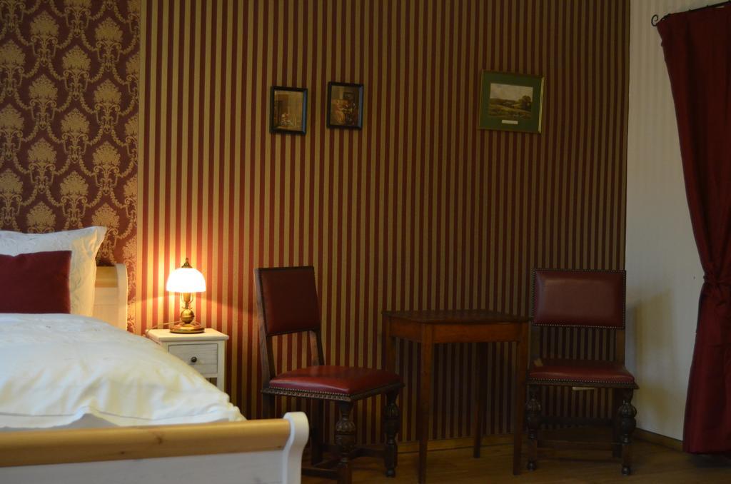 Hotel & Cafe Mohrenbrunnen Eisenberg  Exteriér fotografie